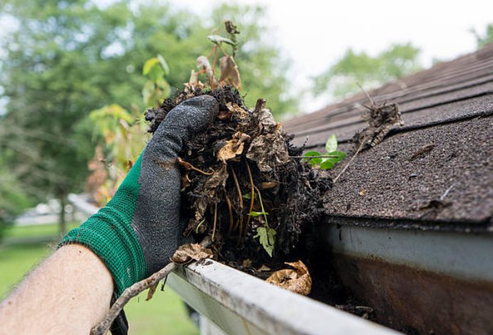 Professional gutter cleaning service in Akron Ohio